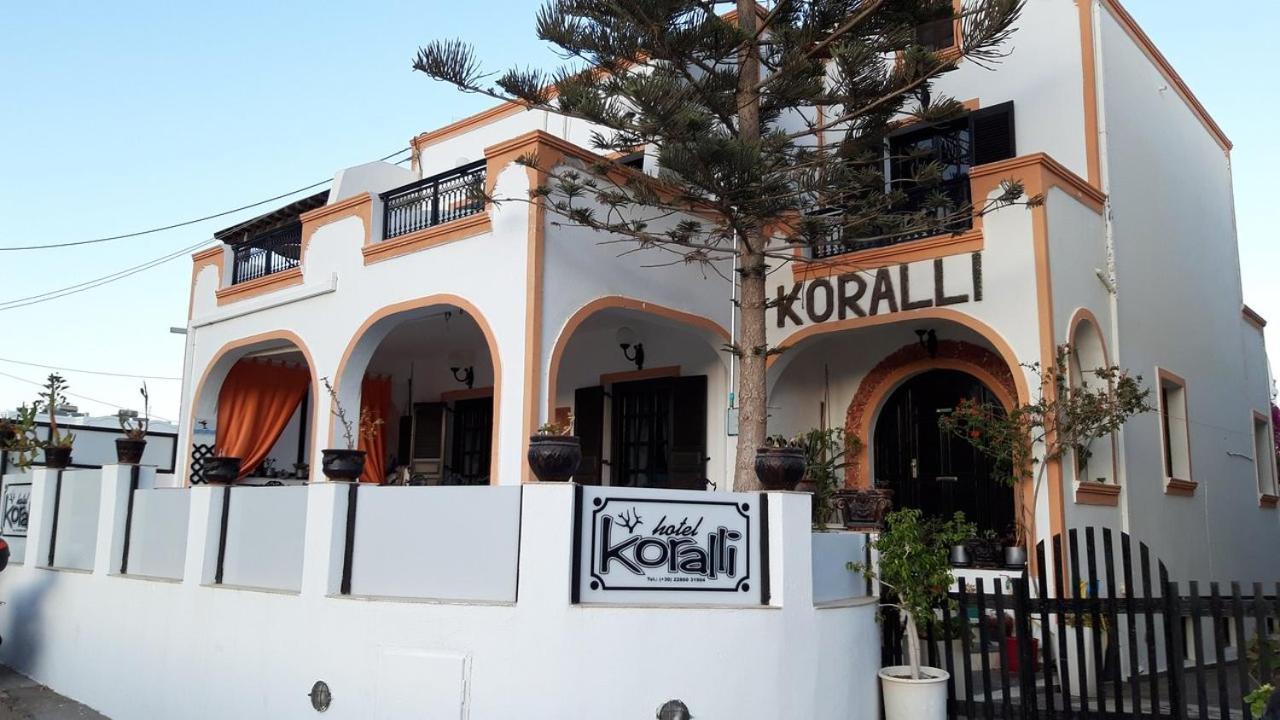 Hotel Koralli Kamári Exteriör bild